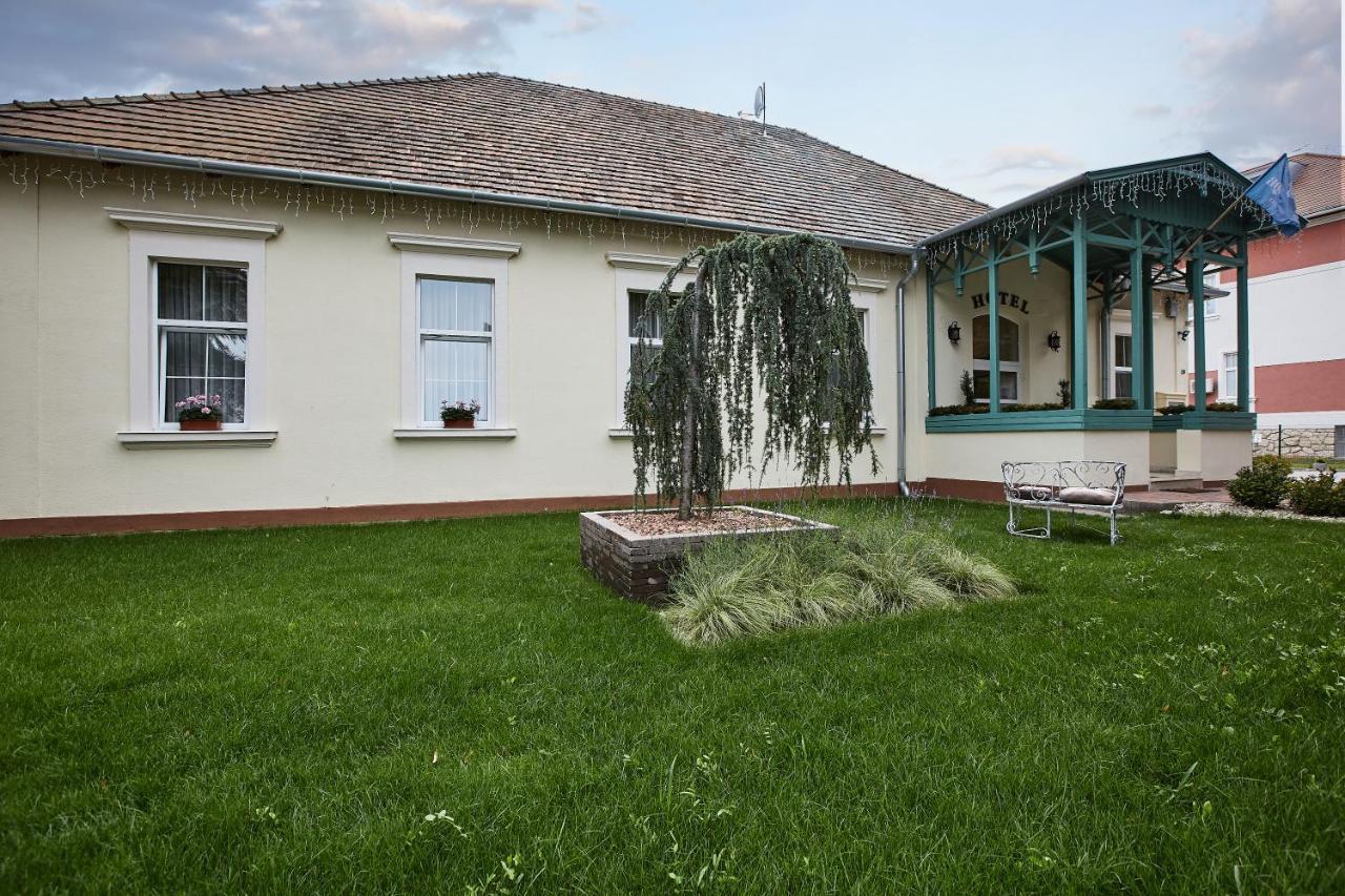 Aquasol Resort Mosonmagyaróvár 外观 照片